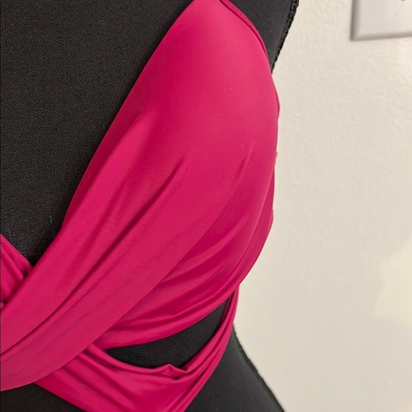 Women's Medium Swim Elegant Pink Top - Picture 5 of 7